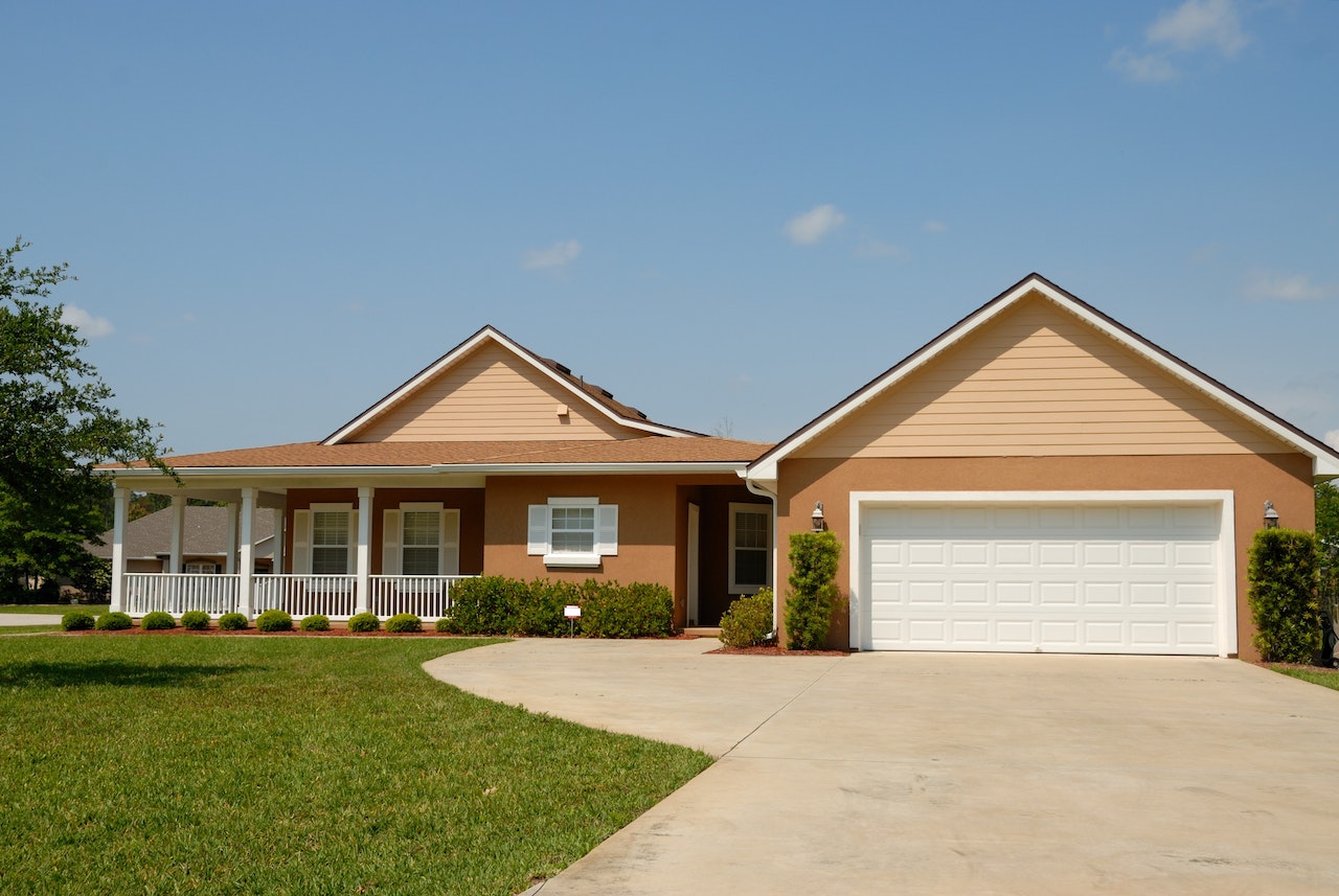 Patios & Retaining Walls, Driveways & Pathways